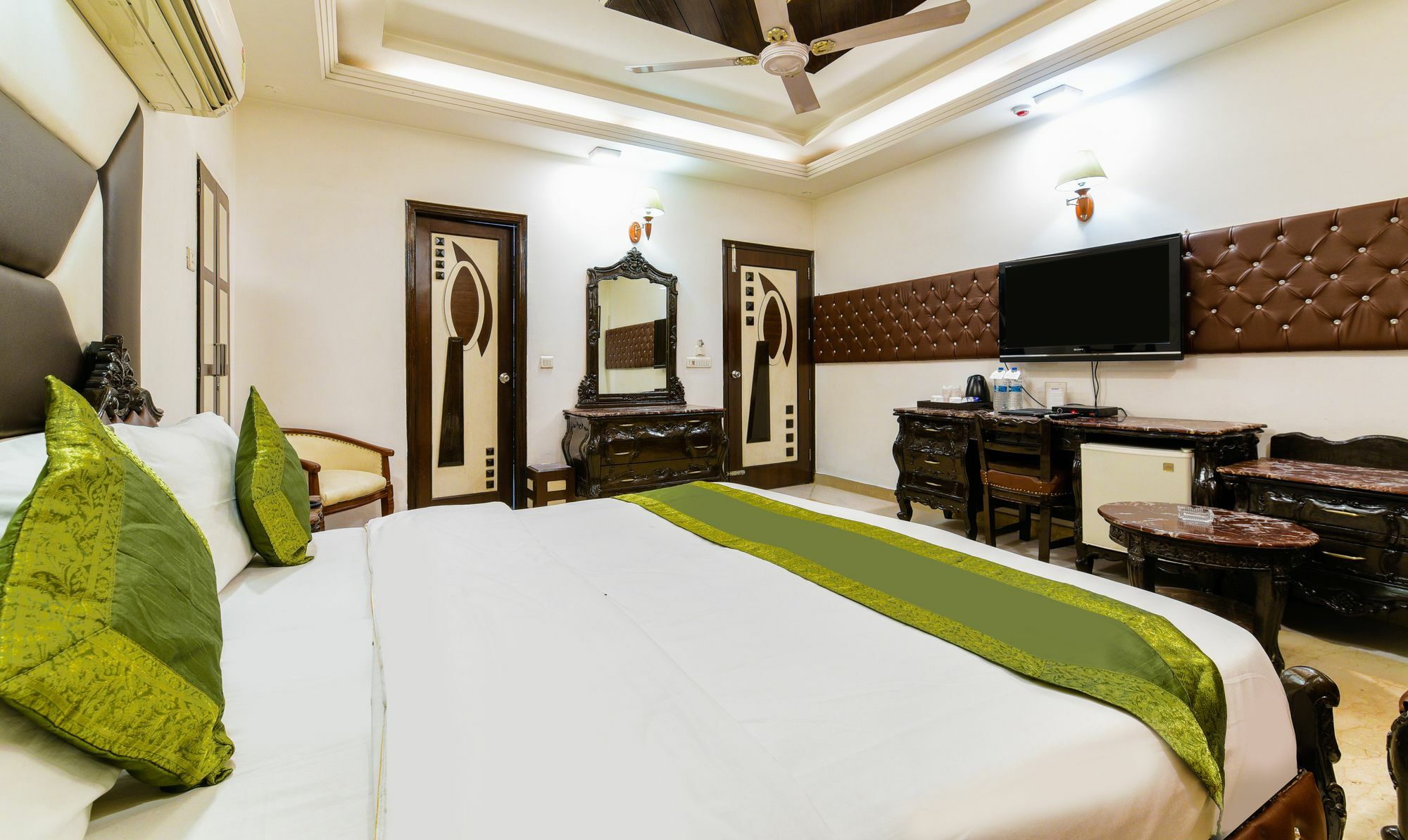 Hotel Baljeet Lodge New Delhi Ngoại thất bức ảnh