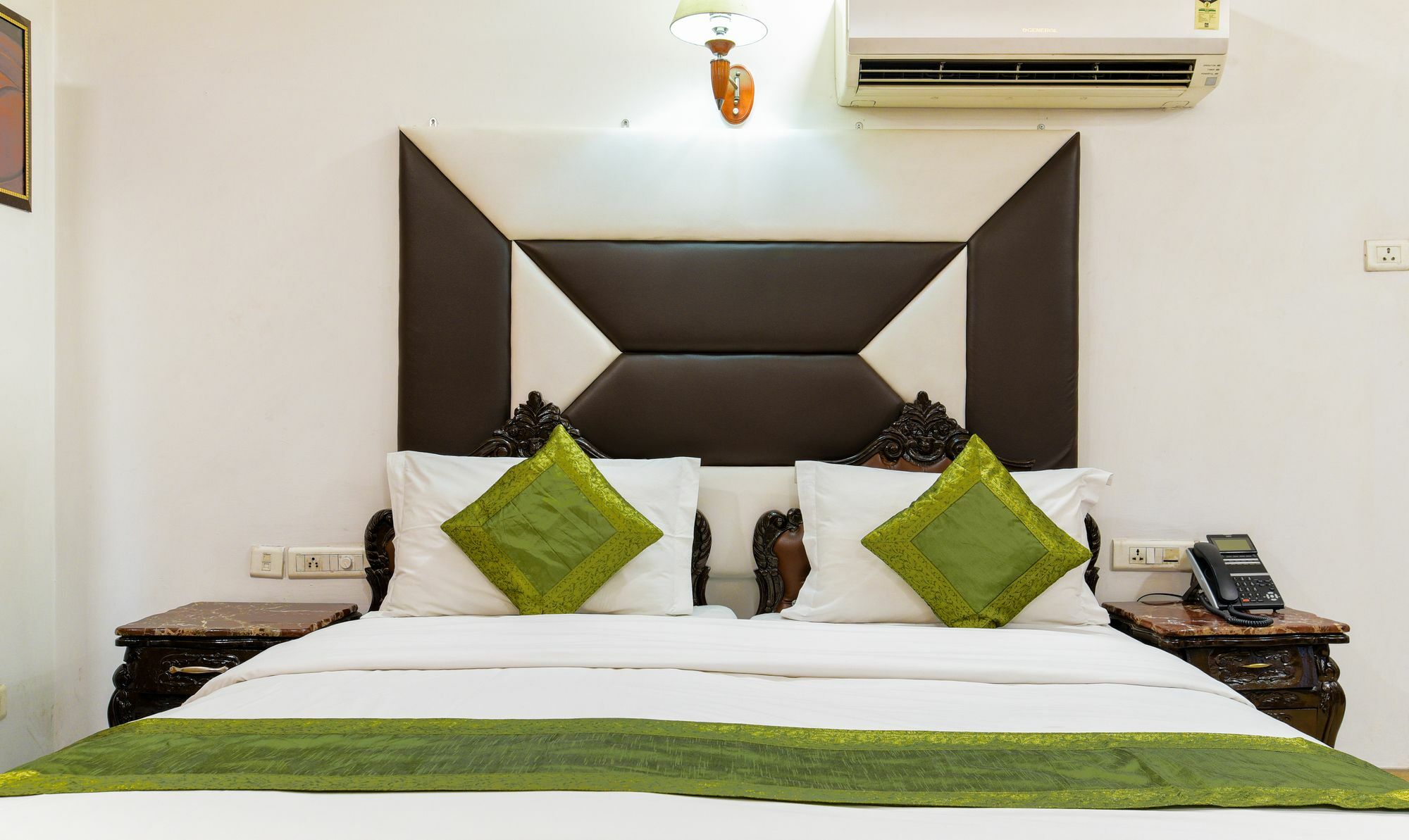 Hotel Baljeet Lodge New Delhi Ngoại thất bức ảnh